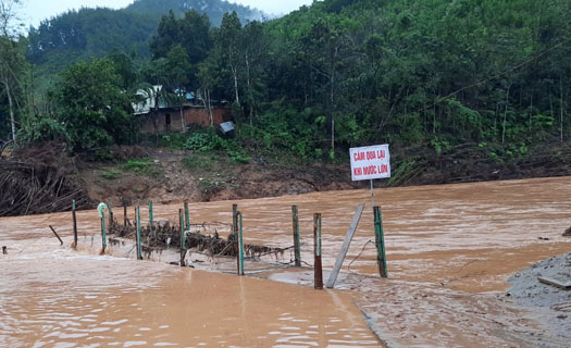 Quảng Nam: Sạt lở đất ở miền núi, ngập lụt ở vùng thấp trũng