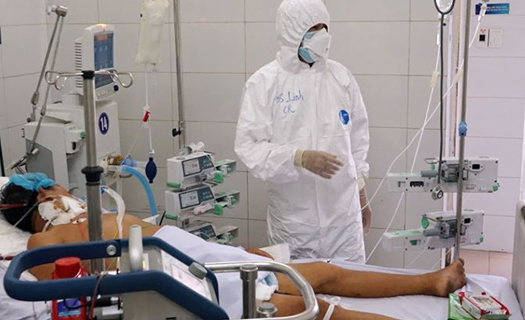 Vào khoa cấp cứu bệnh nhân Covid-19 tại Bệnh viện Phổi Đà Nẵng