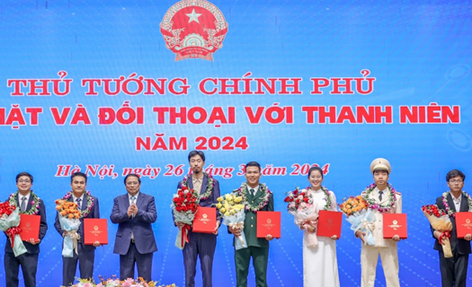 Thủ tướng trả lời nhiều câu hỏi khó của thanh niên về chuyển đổi số