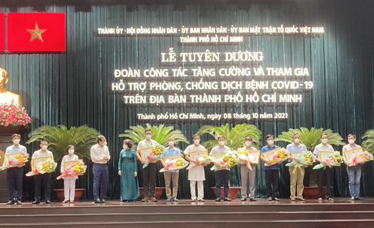 TP.HCM tuyên dương đoàn công tác hỗ trợ phòng, chống dịch COVID-19