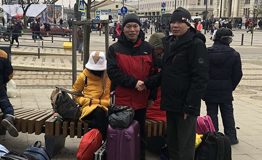 Hướng dẫn người Việt tại Ukraine sơ tán sang các nước lân cận