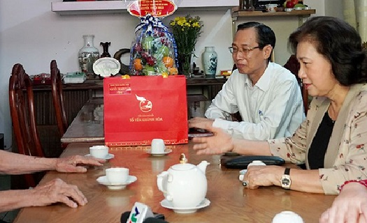 Chủ tịch QH Nguyễn Thị Kim Ngân thăm các mẹ VNAH, anh hùng LLVTND tại TPHCM