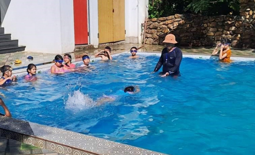 Quảng Bình tăng cường mở lớp dạy bơi miễn phí cho trẻ em dịp hè
