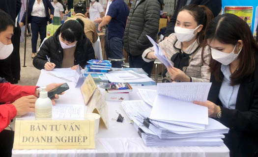 Phục hồi thị trường lao động: Đưa sinh viên trường nghề năm cuối hỗ trợ DN sản xuất