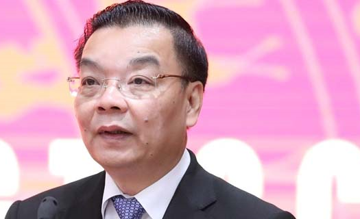 Phan Quốc Việt mang túi quà 4,5 tỷ đồng để 