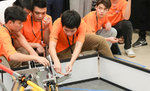 Trường ĐH FPT công bố tổ chức giải thi đấu robot quy mô toàn cầu tại Việt Nam