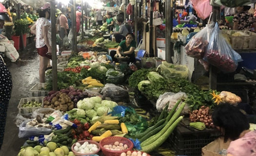 Thủ tướng: Có chính sách phù hợp giảm giá các mặt hàng thiết yếu, chiến lược