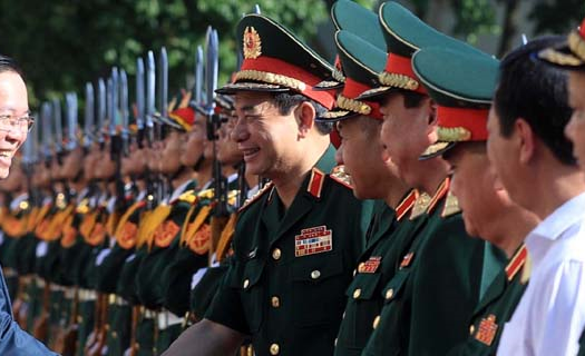 Chủ tịch nước kiểm tra công tác sẵn sàng chiến đấu tại Quân khu 2