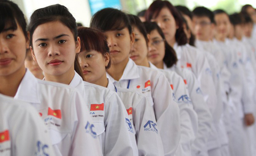 Lao động Việt Nam phải trả phí quá cao để đi làm việc ở nước ngoài