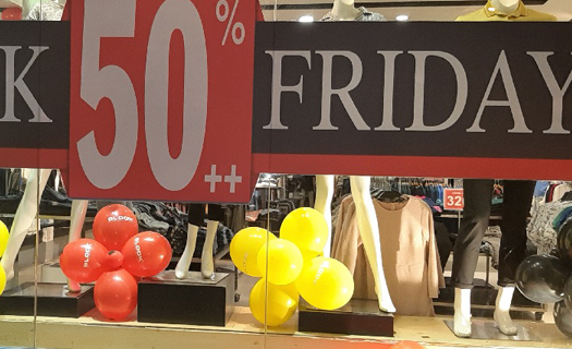 Người tiêu dùng ở TPHCM dè dặt với hàng giảm giá trên mạng trong Ngày Black Friday