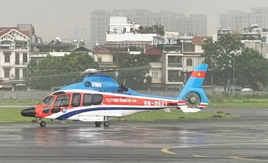 Bộ Quốc phòng điều trực thăng của Binh đoàn 18 bay cứu trợ đồng bào vùng lũ