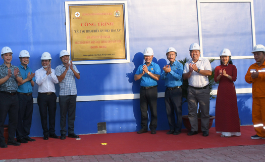 EVHCMC gắn biển Công trình mừng 50 năm Ngày Giải phóng miền Nam, thống nhất đất nước