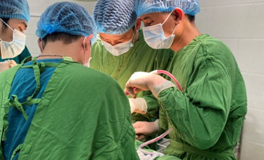 2 bệnh nhân được phẫu thuật thay khớp háng thành công ngay tại Bệnh viện Hoàng Su Phì
