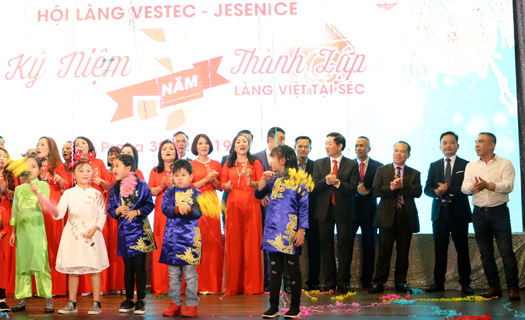 Chương trình chào xuân năm mới của người Việt tại Vestec - Jesenice