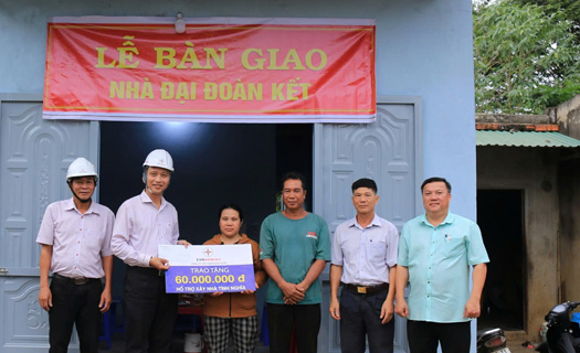 Công ty Thủy điện Buôn Kuốp trao nhà mới, sẻ chia yêu thương