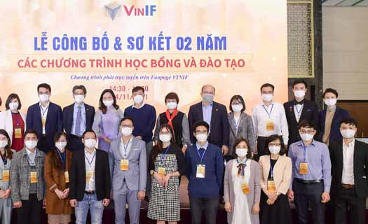 Vingroup trao 40 tỷ đồng học phí đào tạo Thạc sĩ, Tiến sĩ