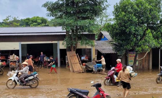 Nghệ An khẩn trương di dời dân, đề phòng nguy cơ sạt lở đất