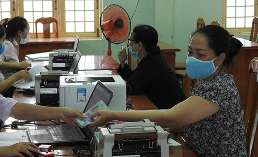 Ngân hàng ở Kon Tum cho vay khẩn cấp để ngăn tín dụng đen