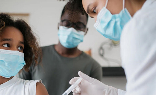 WHO và CDC các nước đưa ra khuyến nghị về tiêm vaccine cho trẻ em từ 12 - 17 tuổi
