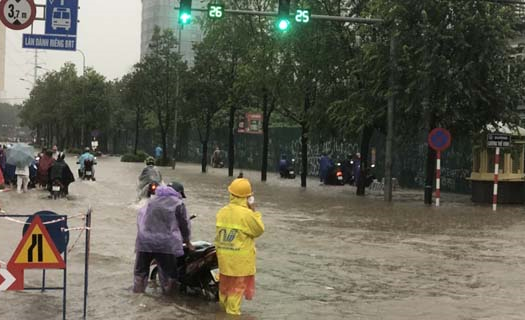 Mưa hơn 200mm gây úng ngập cục bộ nhiều nơi tại Hà Nội