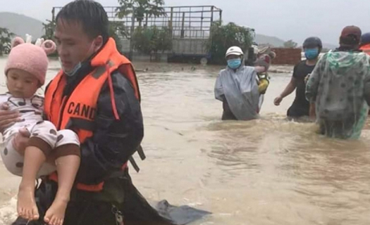 Mưa lớn gây ngập lụt nặng, Phú Yên sơ tán hơn 11.000 người dân