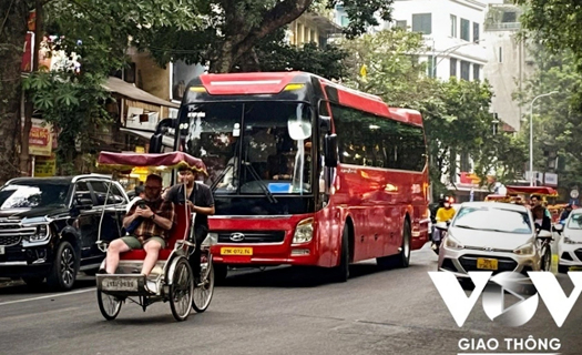 Từ 1/3 cấm xe trên 16 chỗ vào phố cổ: Hà Nội sẵn sàng chưa?