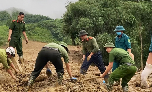 Lực lượng cứu hộ đã có mặt tại thôn lũ quét Làng Nủ tìm kiếm người mất tích