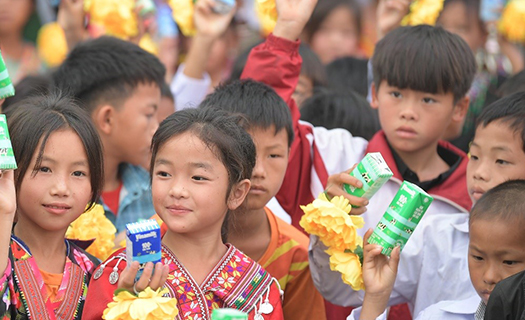 Nỗ lực nhiều hơn để mọi trẻ em được uống sữa