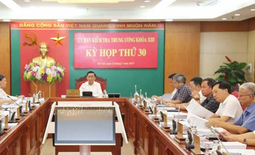 Ủy ban Kiểm tra Trung ương kỷ luật và đề nghị kỷ luật nhiều cán bộ